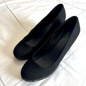 Maurices 3” Women’s Black Closed Wedge Shoes  Sandals Platforms Size 8 NWOT